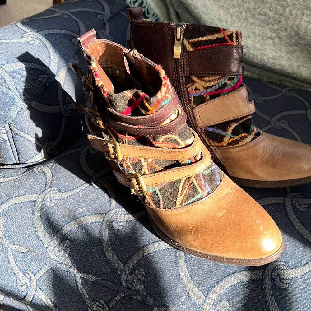 L’Artiste booties! EUC